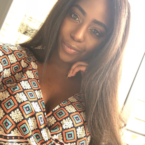 Meet your Posher, Sandra - Picture 1 of 1